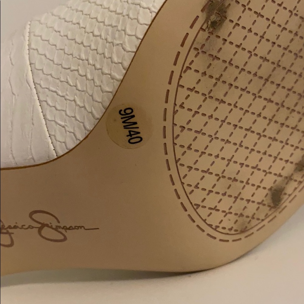 NWOT. Jessica Simpson White Snake Skin Like Heels - Picture 5 of 8